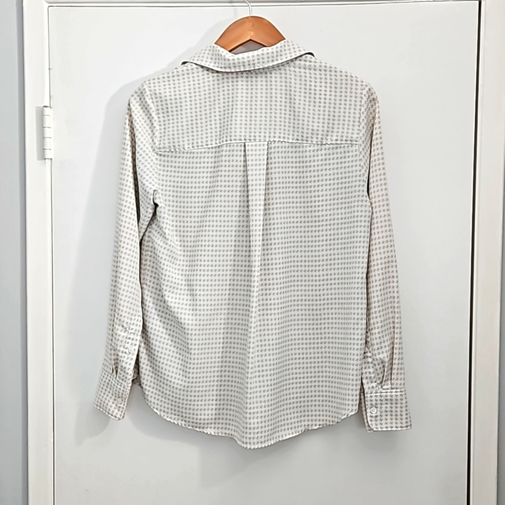 Top - Houndstooth Pattern Button Up - Picture 4 of 4